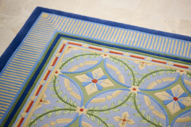 Una alfombra decorativa dentro del Templo de Cleveland, Ohio.