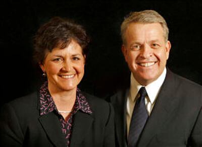 La hermana Marcia Nielson y el élder Brent H. Nielson han hecho de su familia, la Iglesia y la educación el centro de sus vidas.