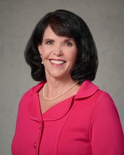 La hermana Sharlene Miner del consejo asesor general de la Sociedad de Socorro.