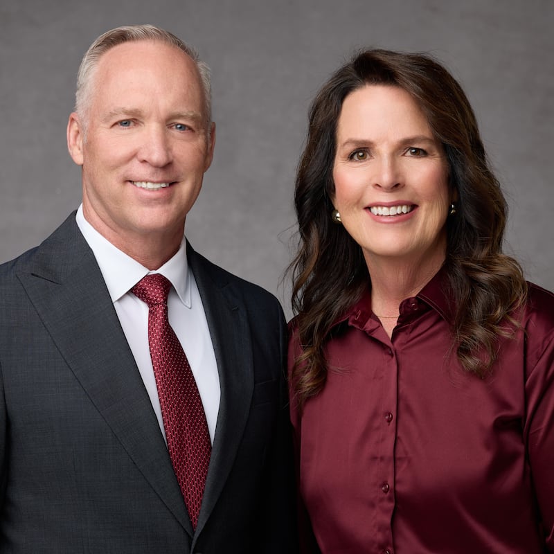 Robert D. Dow y Beverly J. Dow, quienes servirán como presidente y compañera de la Misión República Dominicana Santo Domingo Oeste a partir de julio de 2026.