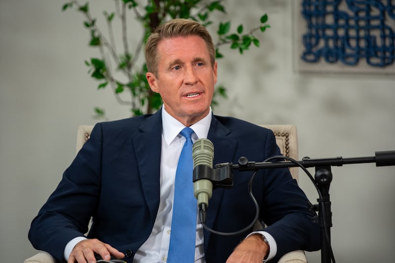 El Presidente General de los Hombres Jóvenes Timothy L. Farnes habla durante una grabación del podcast de Church News lanzado el lunes, 31 de agosto de 2026.