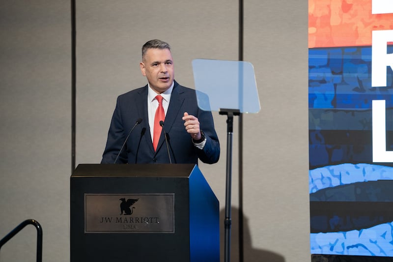 Élder Juan Pablo Villar, Setenta Autoridad General y presidente del Área Noroeste de América del Sur de la Iglesia, habla en el primer Simposio Internacional sobre Libertad Religiosa en Lima, Perú, 4 al 5 de agosto de 2026.