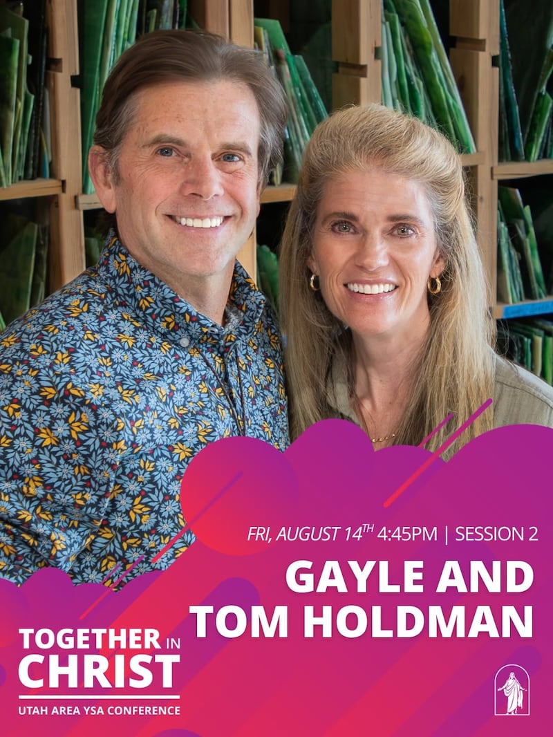Gayle y Tom Holdman, los artistas principales y directores de Holdman Studios, son anunciados como oradores principales de la Conferencia de Jóvenes Adultos del Área de Utah de 2026 en una publicación en redes sociales del 24 de julio.