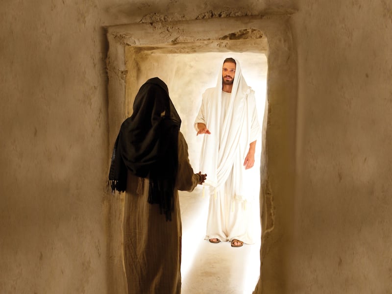 En esta imagen de los Videos de la Biblia, el Jesucristo resucitado se le aparece a María Magdalena.