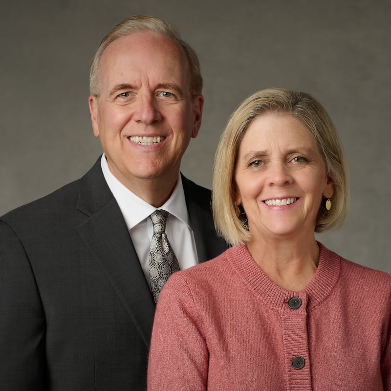 McKay M. Pearson y Jodi K. Pearson, quienes servirán como presidente y compañera de la Misión Honduras Tegucigalpa a partir de julio de 2026.