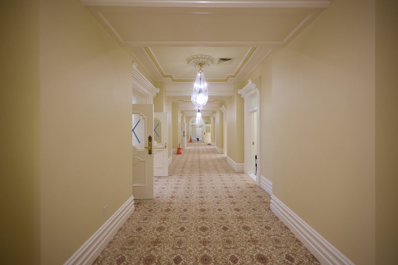 Alfombra recién instalada en el cuarto piso del Templo de Salt Lake, el martes 21 de abril de 2026, en Salt Lake City.