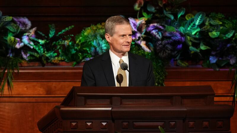 El élder David A. Bednar habla en la sesión del sábado, 2 de abril de 2022, por la mañana, de la 192º Conferencia General Anual de La Iglesia de Jesucristo de los Santos de los Últimos Días.