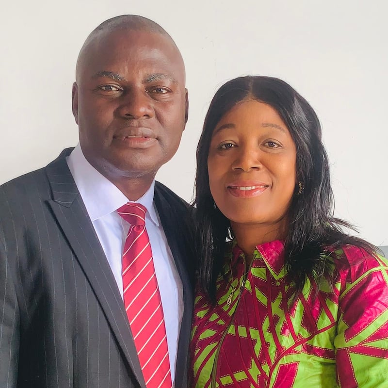Vally Tshimanga y Christine Kapenga, quienes servirán como presidente y compañera de la nueva Misión República Democrática del Congo Mwene-Ditu a partir de julio de 2026.