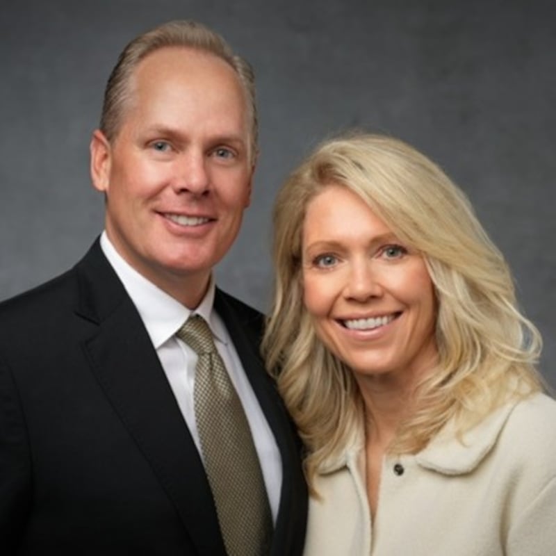Derek M. Miner y Stephanie Miner, quienes servirán como presidente y compañera de la Misión Carolina del Sur Columbia a partir de julio de 2026.