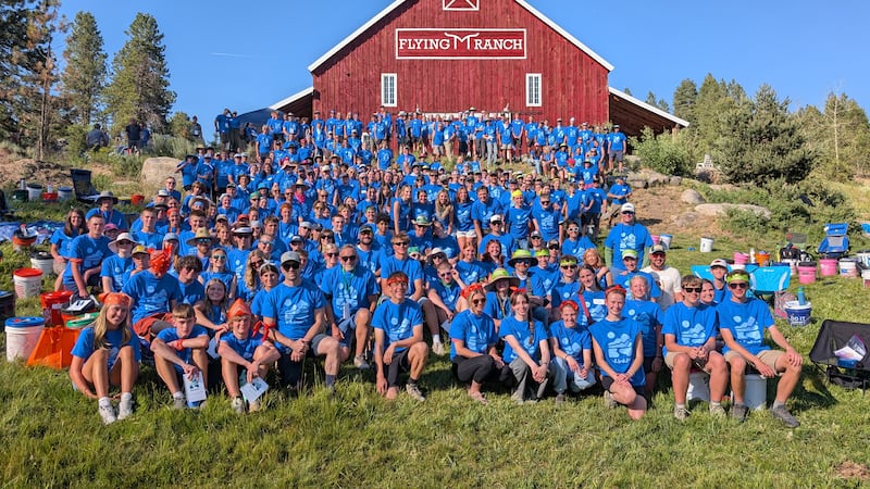 Los participantes de la Caminata de la Estaca Spokane Valley Washington sonríen para una foto el 24 de junio de 2026 en Bend, Idaho.