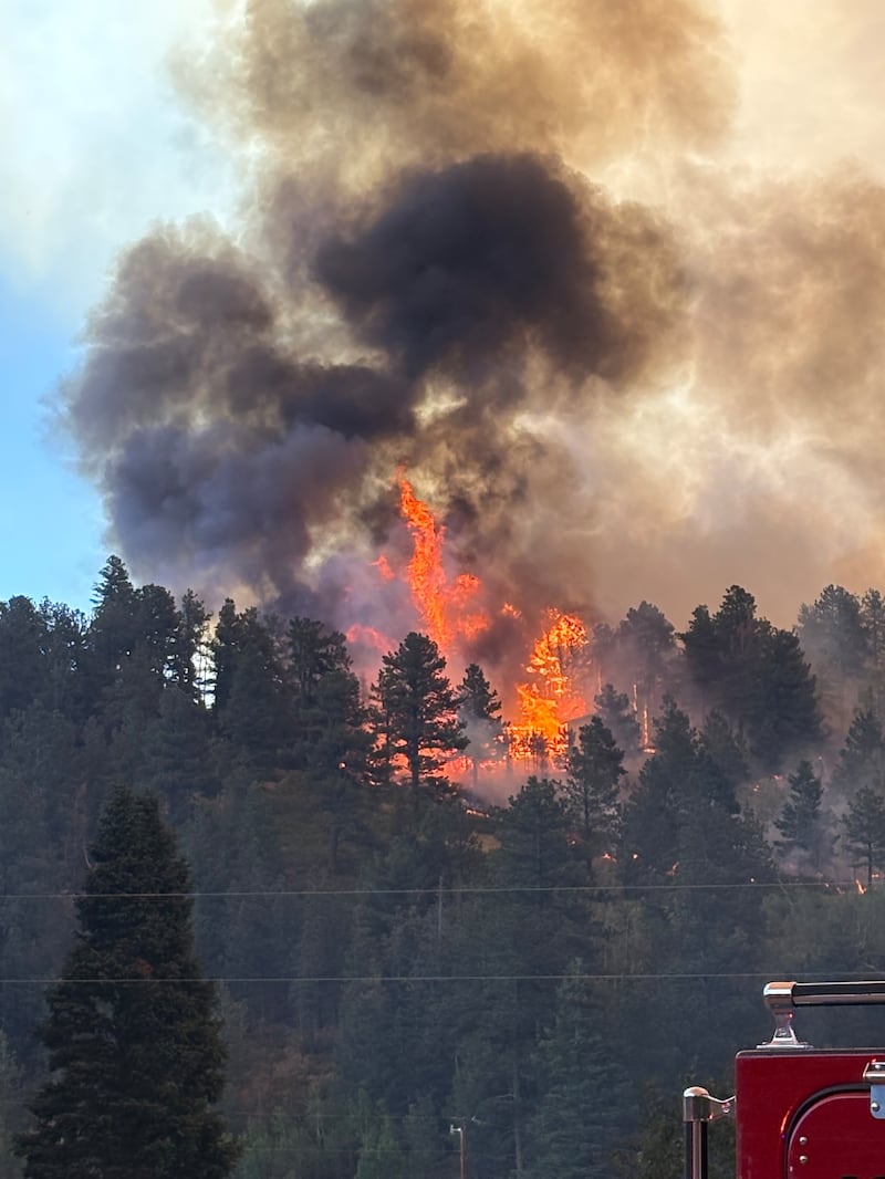 El incendio Aspen Acres el 29 de junio de 2026, cerca de Beulah, Colorado, donde los primeros equipos de intervención comenzaron a combatir el incendio.