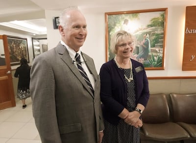 El presidente Craig Hill y su esposa, Judy, hablan sobre el CCM en Guatemala el 24 de agosto de 2019. La Iglesia de Jesucristo de los Santos de los Últimos Días ha anunciado que cerrará el centro de capacitación misional a partir de enero de 2020.