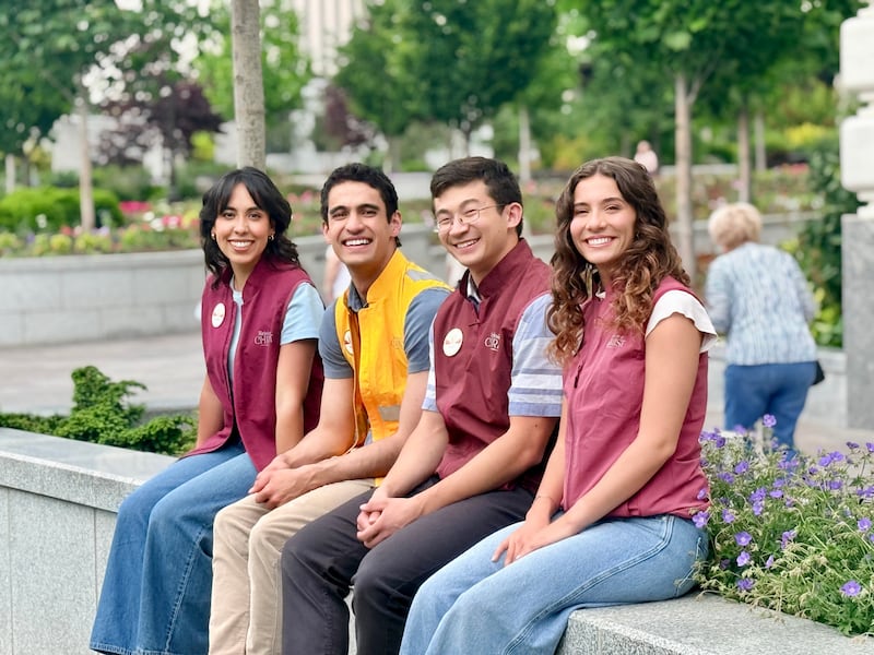 Voluntarios adultos jóvenes para la Celebración del Templo de Salt Lake en 2027.
