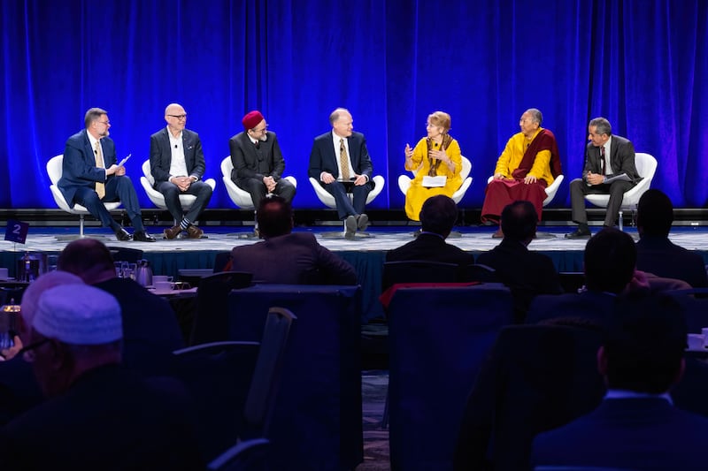 Los panelistas hablan sobre la libertad religiosa en el Foro Mundial de Fe en Washington, D. C., el martes, 3 de febrero de 2026.
