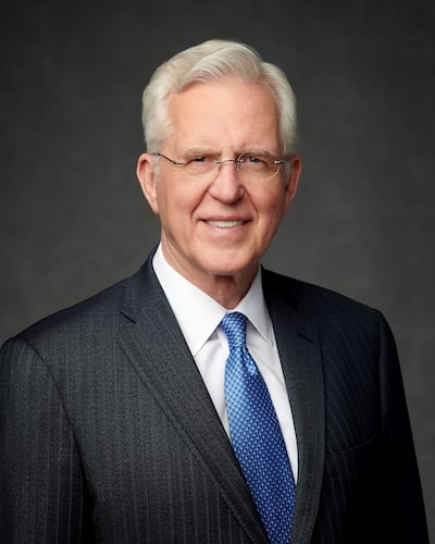 El élder D. Todd Christofferson del Cuórum de los Doce Apóstoles