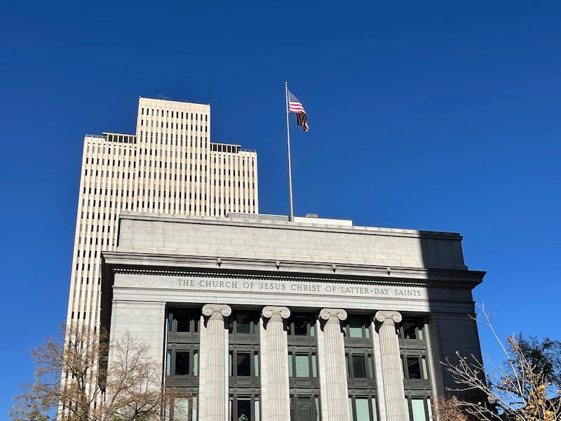El Edificio de Administración de la Iglesia, en primer plano, y el Edificio de Oficinas de la Iglesia en Salt Lake City se muestran el martes 4 de noviembre de 2025.
