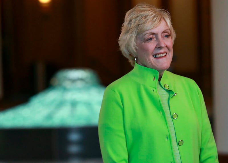 Heidi Swinton, historiadora del Coro del Tabernáculo en Temple Square, habla con miembros de los medios de comunicación sobre la transmisión del 90 aniversario de "Música y Palabras de Inspiración" el sábado, durante una conferencia de prensa en el Centro de Conferencias de La Iglesia de Jesucristo de los Santos de los Últimos Días en Salt Lake City el viernes, 17 de julio de 2020.