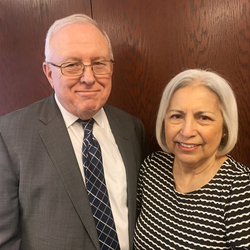 Duran Elkins y Alicia Elkins, quienes servirán como presidente y directora del Templo de McAllen, Texas, a partir de septiembre de 2026.