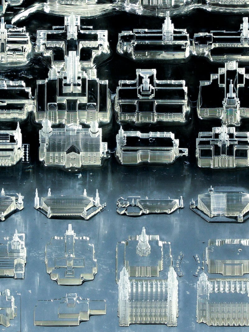 Las réplicas microscópicas del templo que los ingenieros de la Universidad Brigham Young imprimieron en 3D en Provo, Utah, el 31 de julio de 2024, en anticipación del 150.º aniversario de BYU.