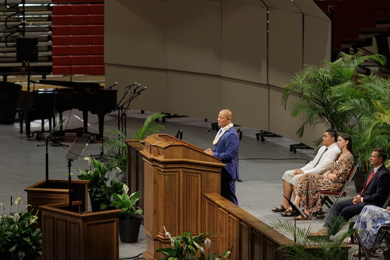 El presidente de BYU–Hawaii, John S. K. Kauwe III, habla durante un devocional en Laie, Hawaii, el 9 de septiembre de 2025.