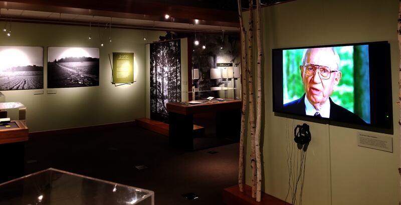 La exposición “Una columna de luz” en BYU incluye varios elementos multimedia que les permiten a los visitantes adquirir un mejor entendimiento de la Primera Visión.