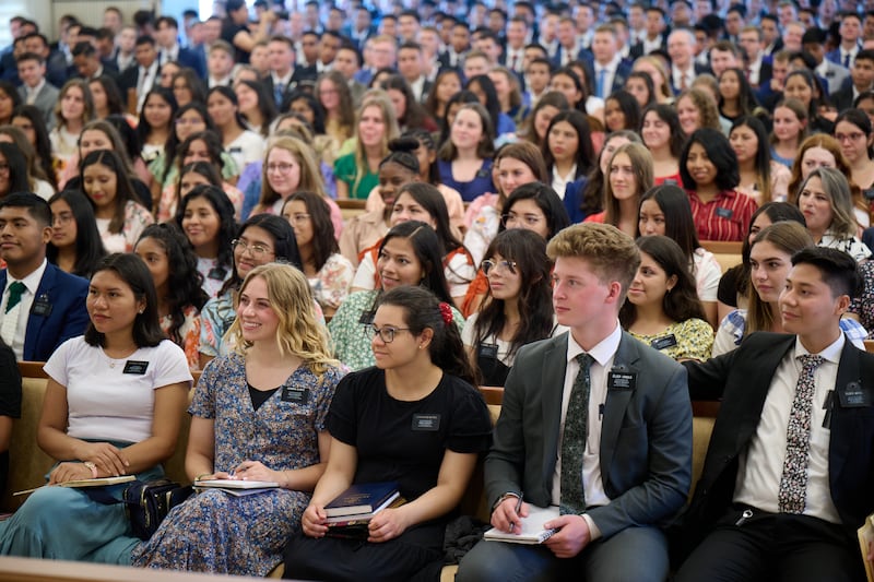 Hundreds of missionaries from the four missions in Guayaquil, Ecuador, listen to Elder David A. Bednar.
