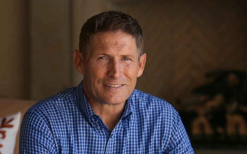 Steve Young, miembro del Salón de la Fama de la Liga Nacional de Fútbol Americano y Jugador Más Valioso del Super Bowl, será orador principal en RootsTech 2026, anunció FamilySearch el lunes 5 de enero de 2026.