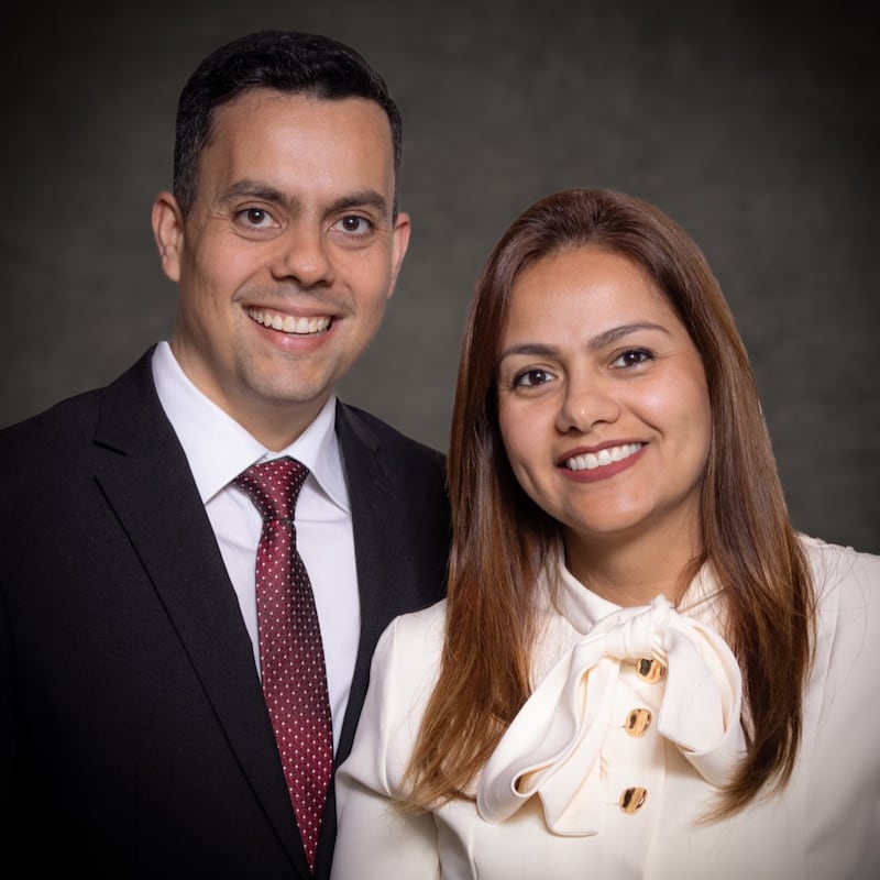 Adriano B. Nogueira y Pamela P. Nogueira, quienes servirán como presidente y compañera de la nueva Misión Brasil Sorocaba a partir de julio de 2026.