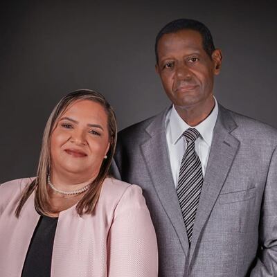 María Isabel de García y Luis J. García Castillo.