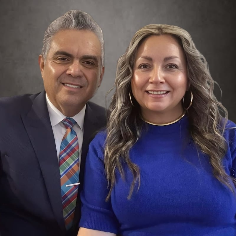 José A. Fernández y Sonia Fernández, quienes servirán como presidente y compañera de la Misión Guatemala Quetzaltenango a partir de julio de 2026.