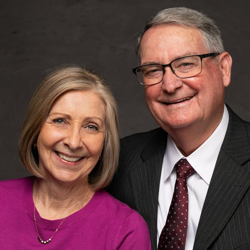 Lyman Hafen y Debbie Hafen, quienes servirán como presidente y directora del Templo de St. George, Utah, a partir de septiembre de 2026.
