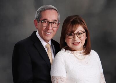 Glendon Lyons Castillo y Patricia Chávez Rodríguez de Lyons