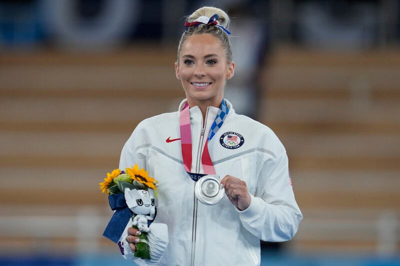 Mykayla Skinner, de Estados Unidos, se presenta en salto durante la final femenina de gimnasia artística en los Juegos Olímpicos de Verano 2020, el domingo 1 de agosto de 2021, en Tokio, Japón.