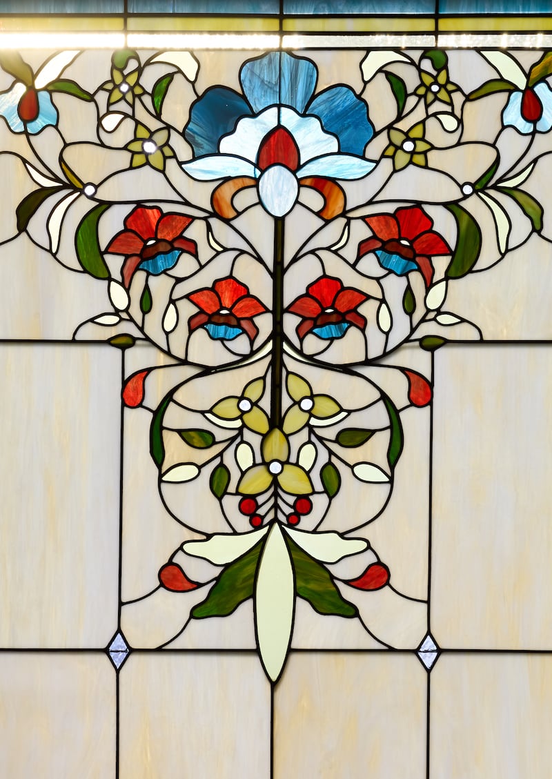 Un diseño de vitral dentro del Templo de Miraflores Ciudad de Guatemala Guatemala.