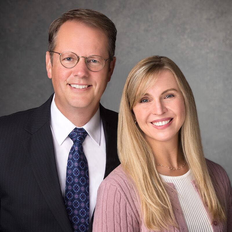 Matthew O. Leavitt y Louise M. Leavitt, quienes servirán como presidente y compañera de la Misión Rumania Bucarest a partir de julio de 2026.