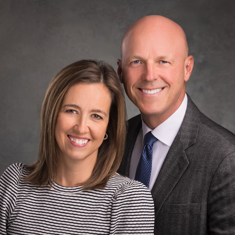 Jim Larkins y Allyson E. Larkins, quienes servirán como presidente y compañera de la Misión Ecuador Guayaquil Este a partir de julio de 2026.