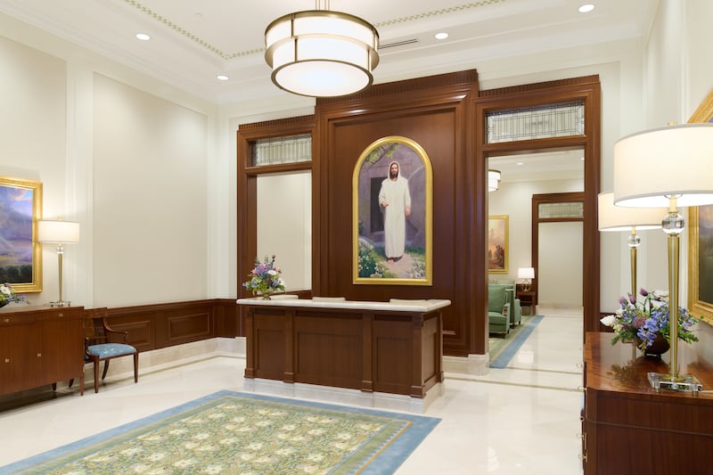 El escritorio de recomendaciones en el Templo de Willamette Valley, Oregón.