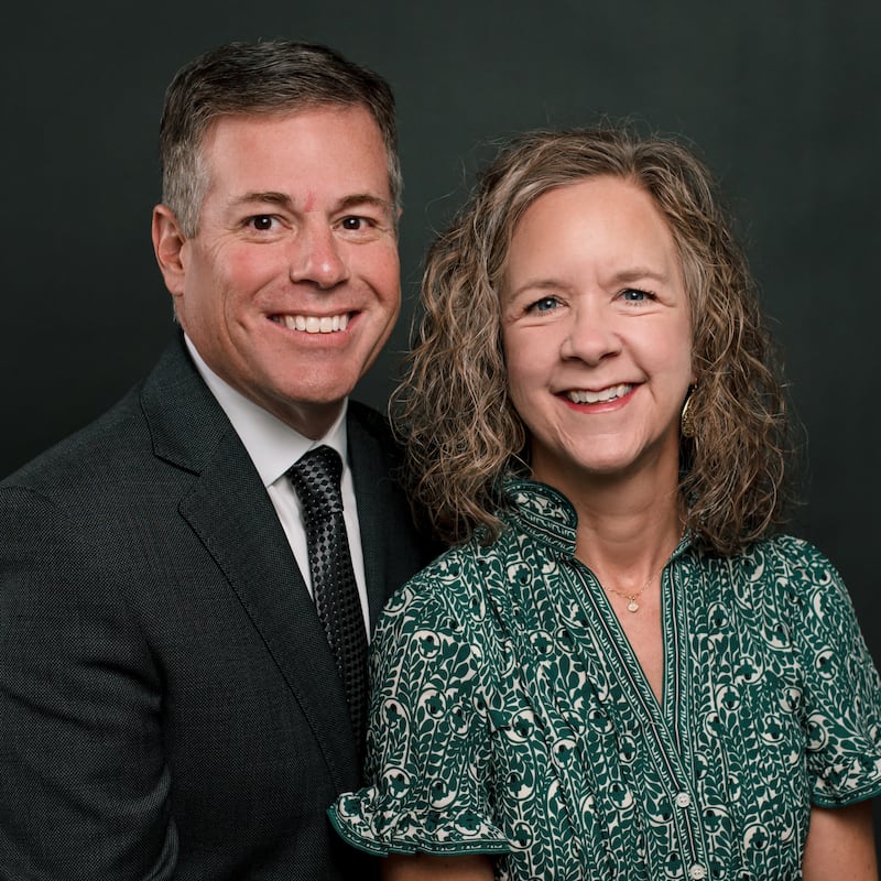 Jason M. Mattingley y Karen B. Mattingley, quienes servirán como presidente y compañera de la nueva Misión España Madrid Este a partir de julio de 2026.