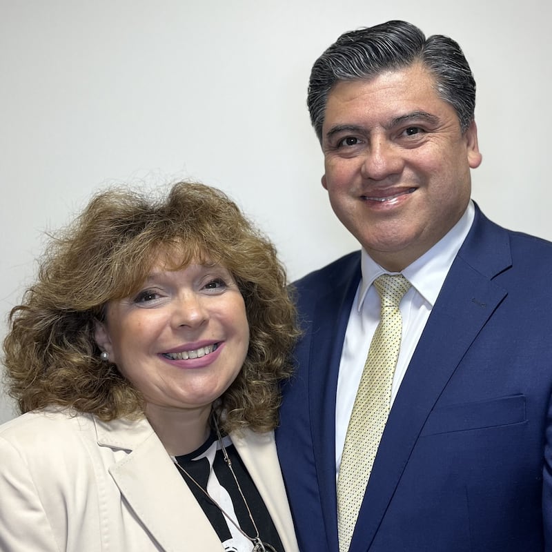 Jorge W. Pérez y Graciela Agustina Pérez, quienes servirán como presidente y compañera de la Misión México Oaxaca a partir de julio de 2026.