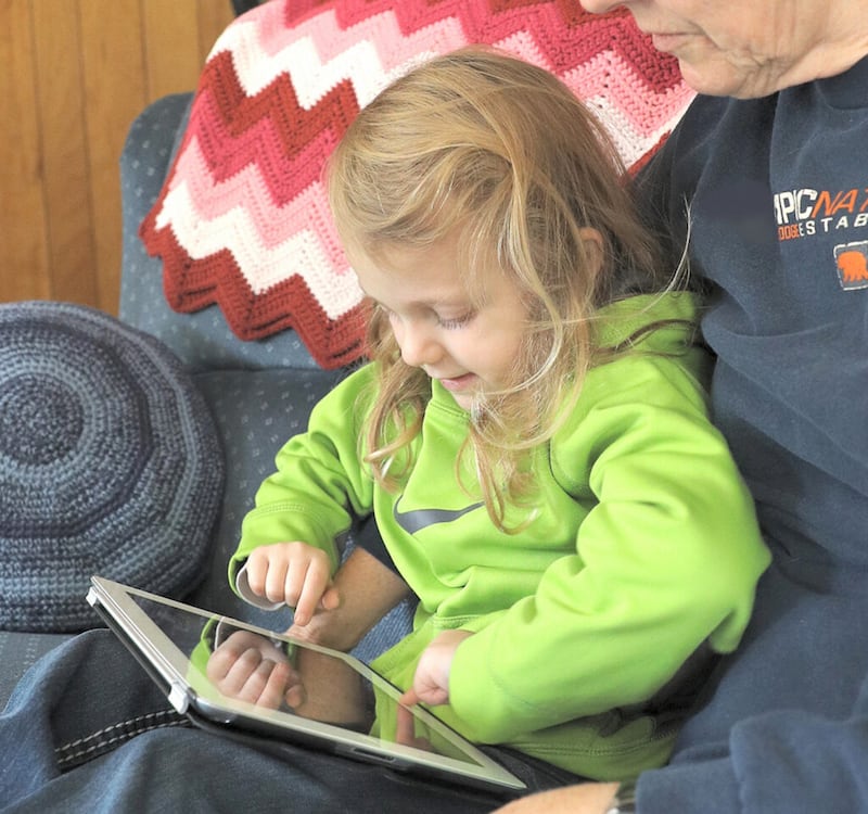 Este nuevo recurso digital se ha creado de forma que los niños puedan navegarlo por sí mismos y está diseñado para ser atractivo para los niños, con ilustraciones y botones sencillos para ellos.