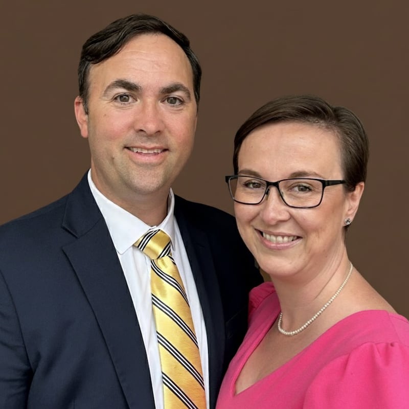 David Roy y Jenna Roy, quienes servirán como presidente y compañera de la Misión Filipinas Manila a partir de julio de 2026.