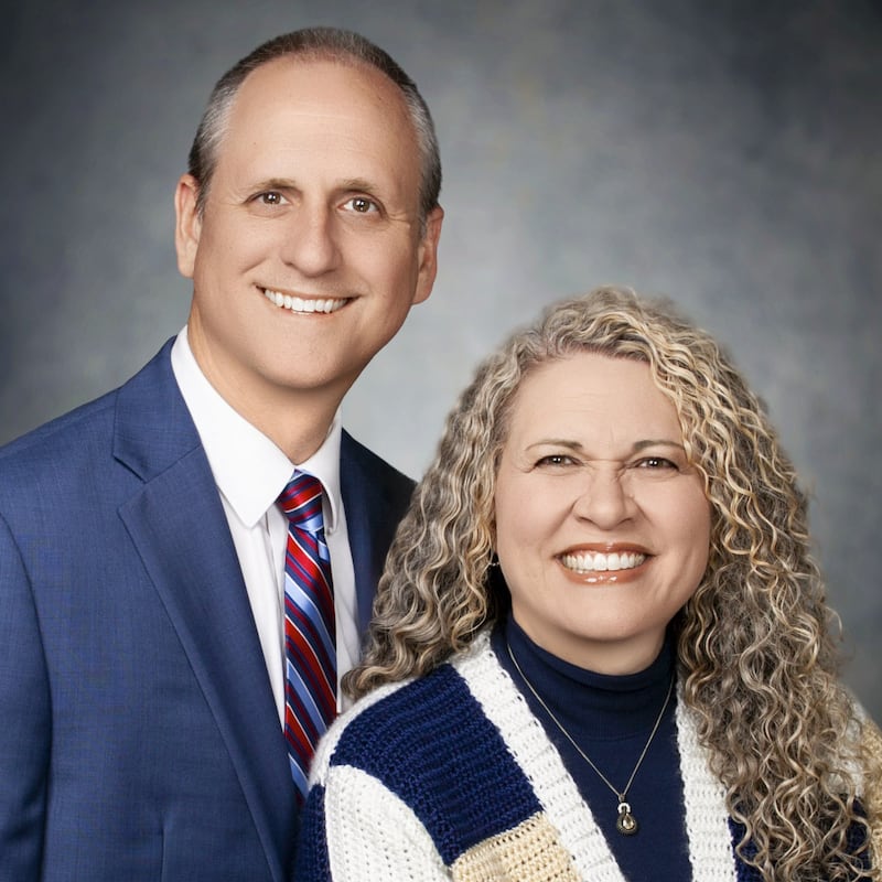 Kevin E. Dickson y Brynda Lynn Dickson, quienes servirán como presidente y compañera de la Misión Florida Fort Lauderdale a partir de julio de 2026.