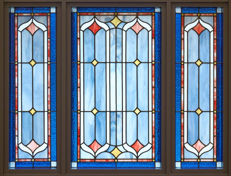 Una vidriera artística dentro del Templo de Cleveland, Ohio.