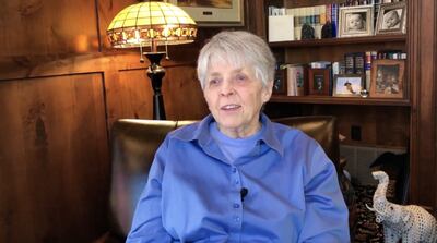 La hermana Mary Ellen Edmunds reflexiona sobre una vida de servicio durante la transmisión anual de la noche de servicio de la Conferencia de Mujeres de BYU, el jueves, 29 de abril de 2021.