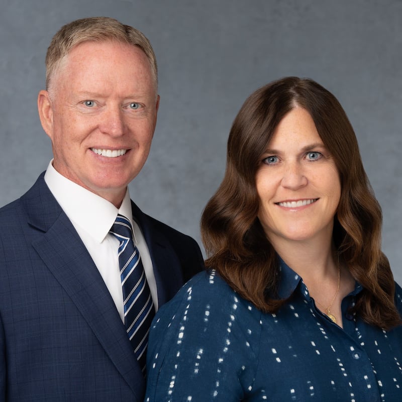 Shawn K. Jones y Beth M. Jones, quienes servirán como presidente y compañera de la Misión Sudáfrica Johannesburgo a partir de julio de 2026.