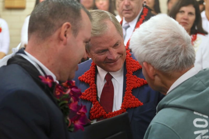 El élder Gary E. Stevenson habla con los miembros de la Iglesia en Wellington, Nueva Zelanda, el 19 de mayo de 2018.