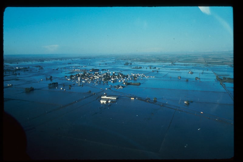 Una foto aérea de las inundaciones causadas por el colapso de la Presa Teton en junio de 1976.