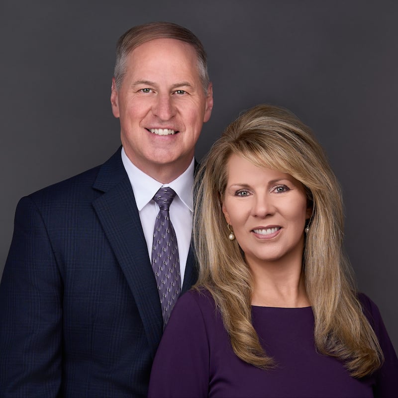 Enos Tracy y Bertha Tracy, quienes servirán como presidente y directora de obreras del Templo de Raleigh, Carolina del Norte, a partir de septiembre de 2026.