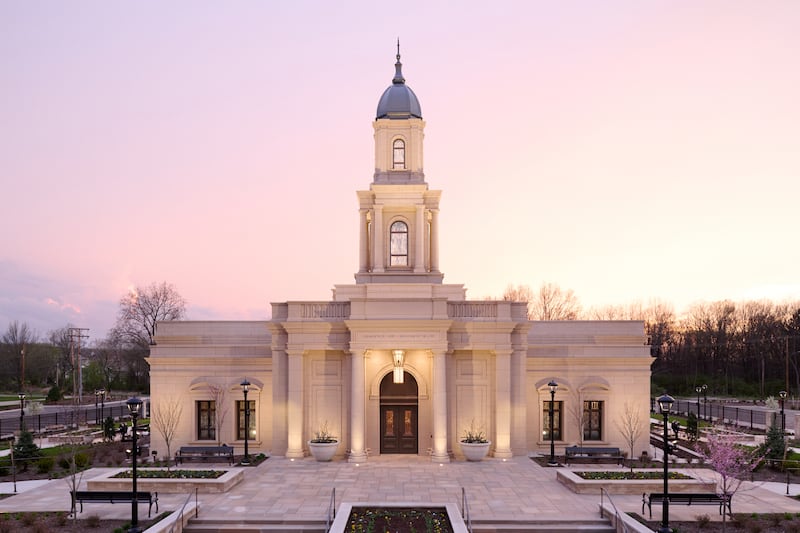 El Templo de Cleveland, Ohio, al amanecer.