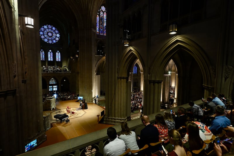 El presidente Dallin H. Oaks, presidente de La Iglesia de Jesucristo de los Santos de los Últimos Días, habla en la Catedral Nacional de Washington en Washington, D.C., el miércoles 16 de septiembre de 2026.